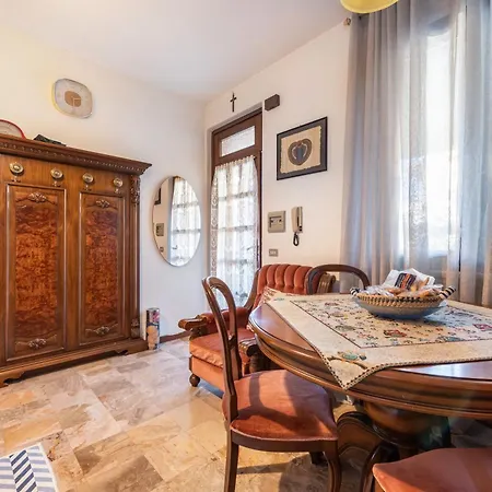 Desenzano Bilocale Con Posto Auto 2 דירה *