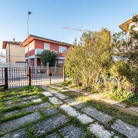Desenzano Bilocale Con Posto Auto 2 דירה